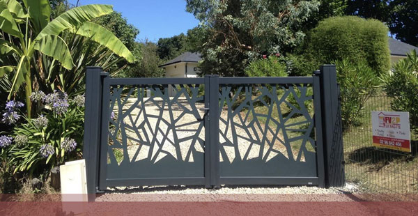 Portail aluminium ajouré